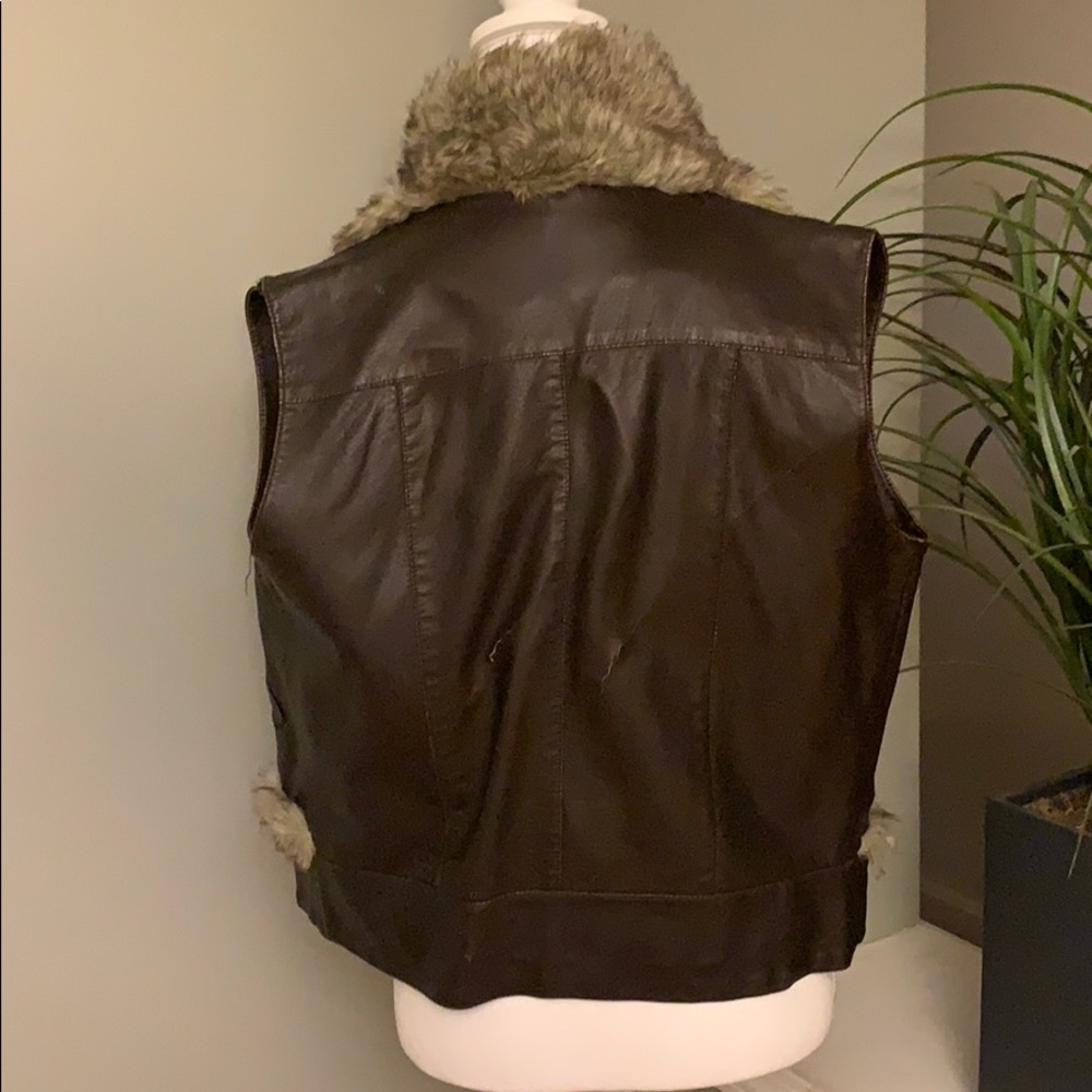 Vest - Picture 4 of 7